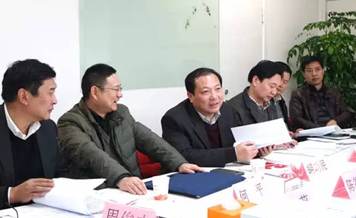 荊門市委常委、常務(wù)副市長胡功民率隊赴上?？疾?，與我司簽訂委托招商引資戰(zhàn)略合作協(xié)議